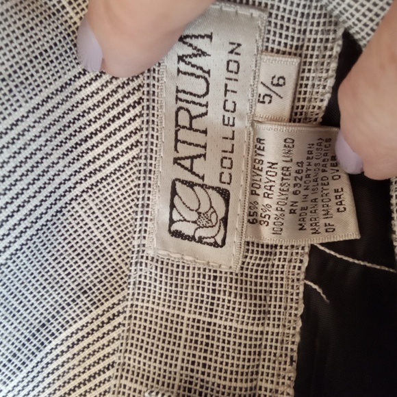 PRICE DROP.  2 piece Blazer/Straight Skirt. Size 5/6. Grey/white plaid - Picture 8 of 9